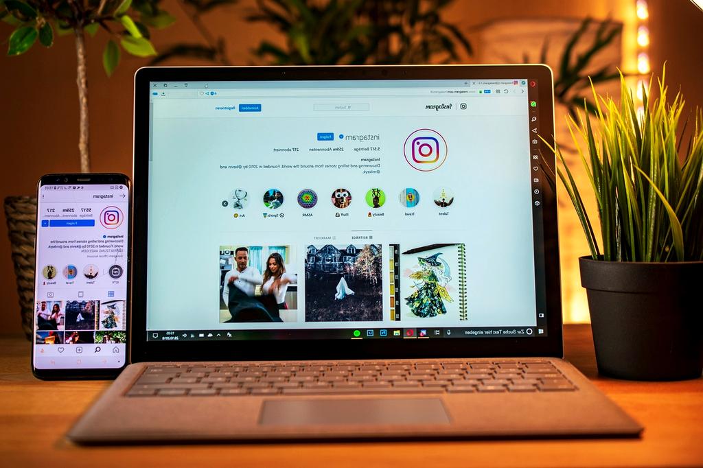 Checkmark icon for instant deployment
